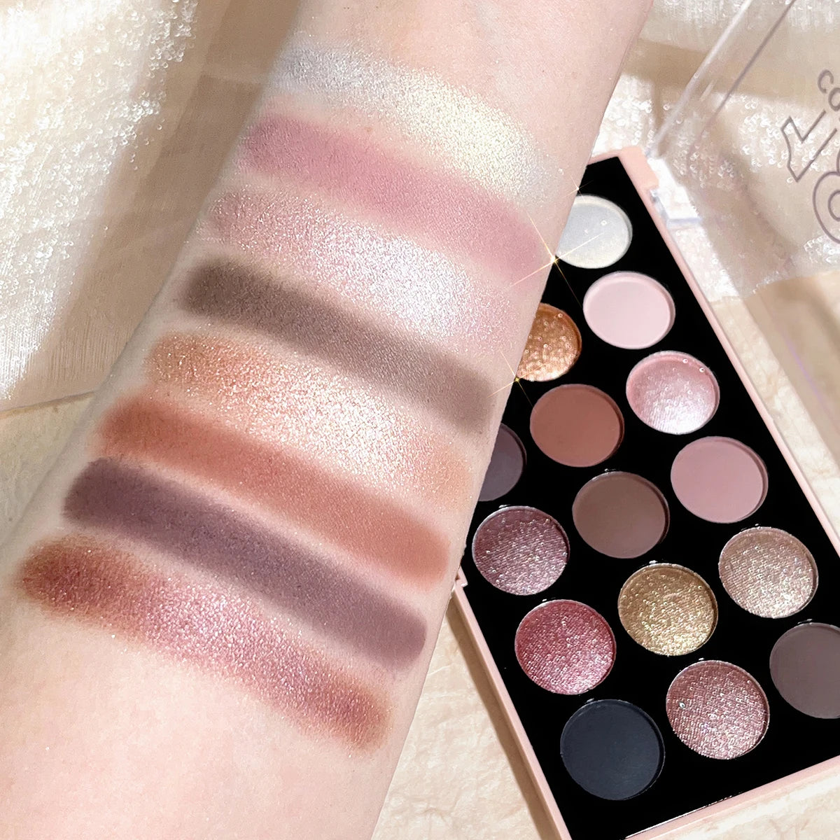 18-Color Eyeshadow Palette – Matte, Shimmer & Glitter Earth Tones for All-Day Glam